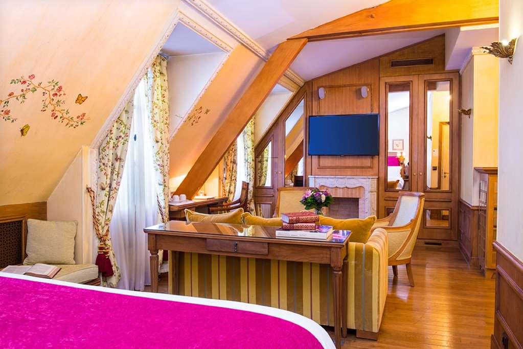 Gavarni Paris Room photo